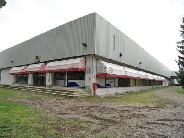 locale di sgombero in vendita a Torrita di Siena