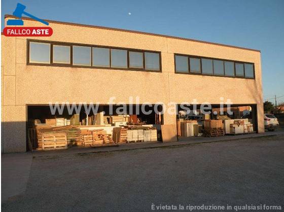 locale commerciale in vendita a Torrita di Siena