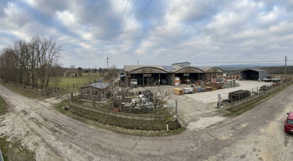 locale di sgombero in vendita a Torrita di Siena in zona Montefollonico