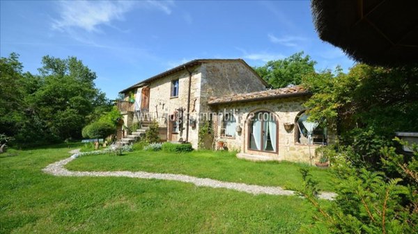 casa indipendente in vendita a Trequanda in zona Castelmuzio