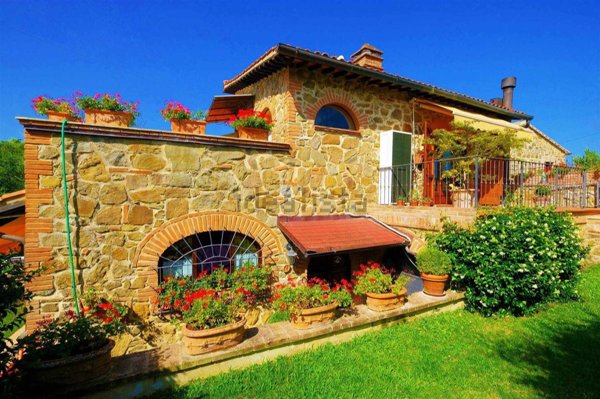 casa indipendente in vendita a Trequanda