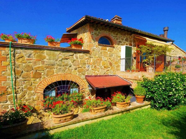 casa indipendente in vendita a Trequanda