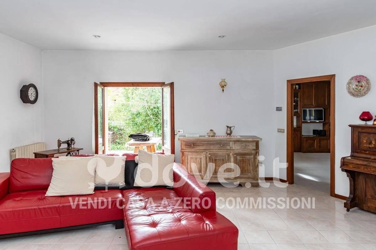 casa indipendente in vendita a Montalcino in zona Torrenieri