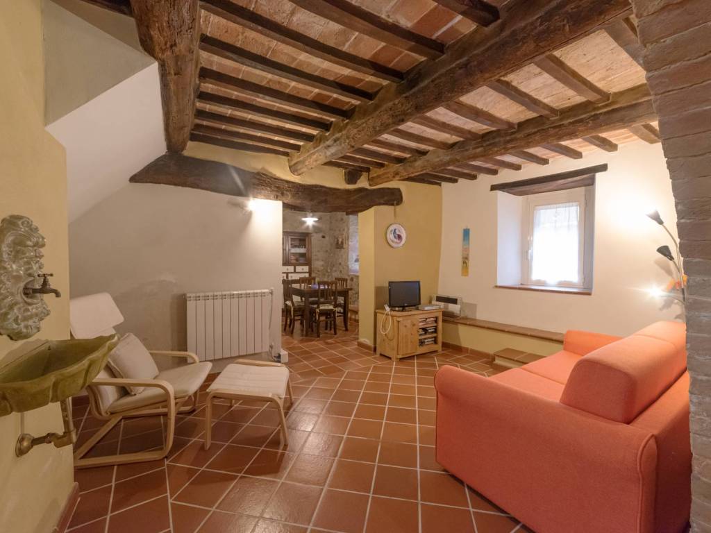 appartamento in vendita a Montalcino in zona Castelnuovo dell'Abate