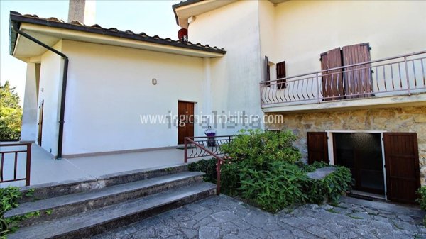 casa indipendente in vendita a Montalcino