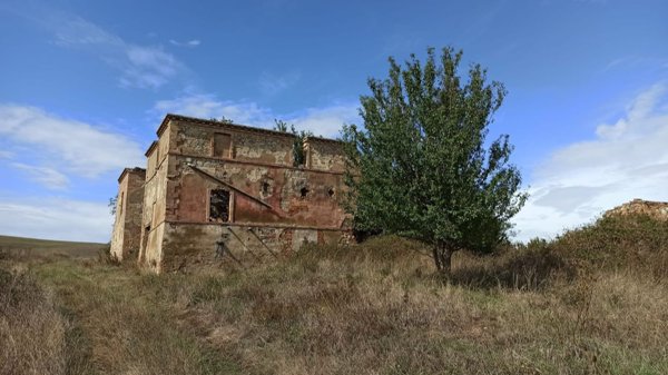 rudere in vendita a Montalcino in zona San Giovanni d'Asso