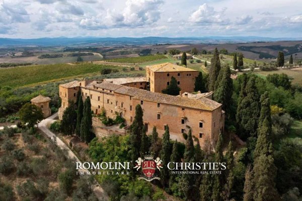 villa in vendita a Montalcino in zona San Giovanni d'Asso
