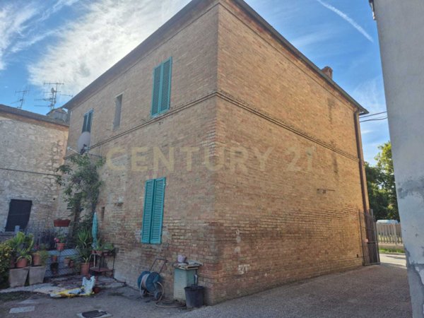 casa indipendente in vendita a Montalcino in zona Torrenieri