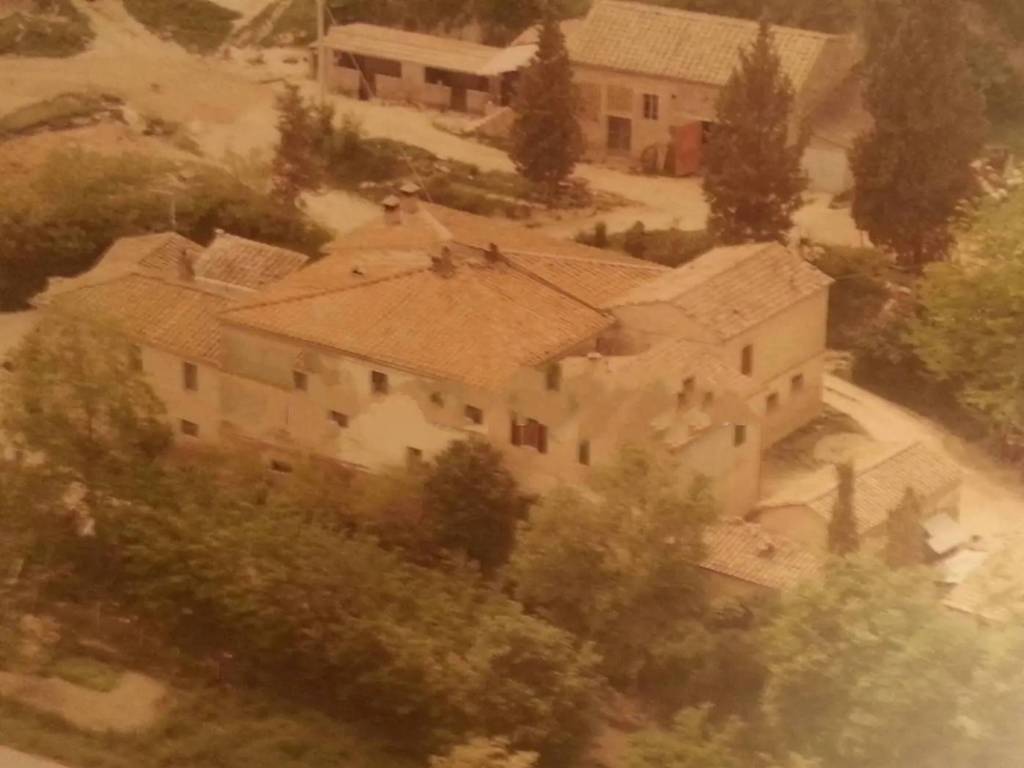casa indipendente in vendita a Montalcino in zona San Giovanni d'Asso
