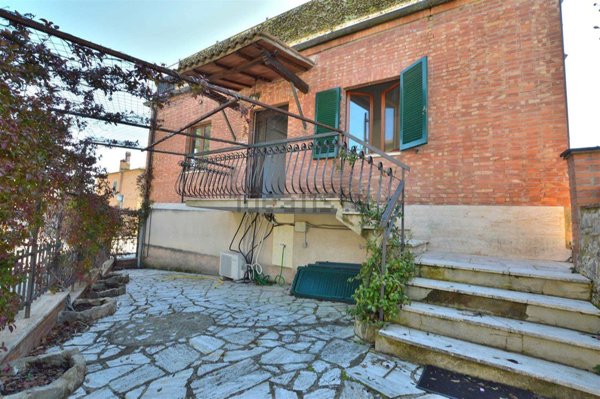 appartamento in vendita a Montalcino in zona Torrenieri