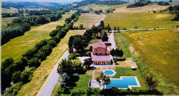 negozio in vendita a Montalcino in zona Torrenieri