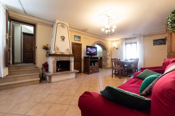 casa indipendente in vendita a Montalcino in zona Castelnuovo dell'Abate