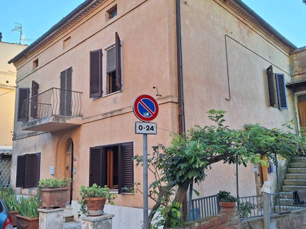 casa indipendente in vendita a Montalcino in zona Montisi