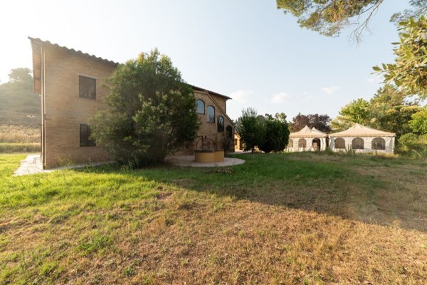 casa indipendente in vendita a Montalcino