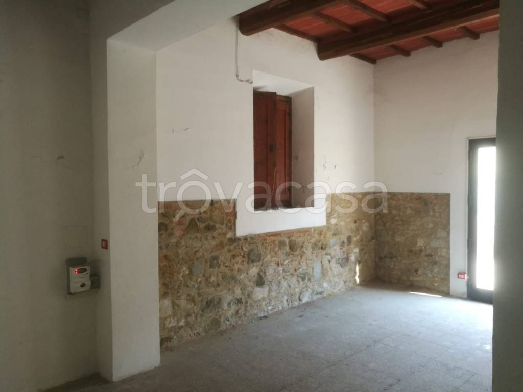 negozio in vendita a Montalcino in zona Torrenieri