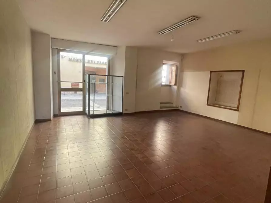 locale commerciale in vendita a Montalcino in zona Torrenieri