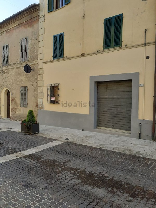 locale commerciale in vendita a Montalcino in zona Torrenieri