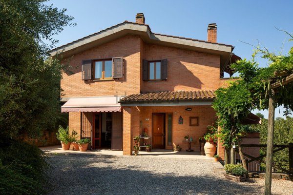 casa indipendente in vendita a Montalcino in zona Montisi