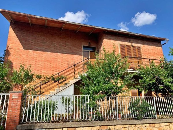 casa indipendente in vendita a Montalcino in zona Montisi