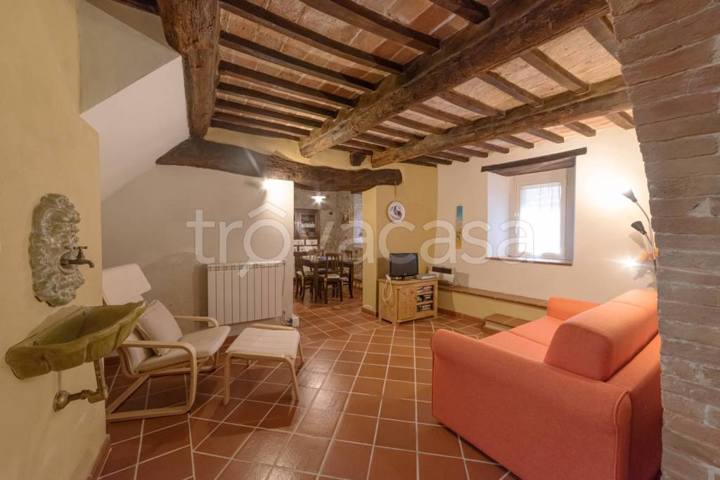 appartamento in vendita a Montalcino in zona Castelnuovo dell'Abate