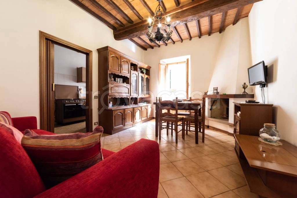 casa indipendente in vendita a Montalcino