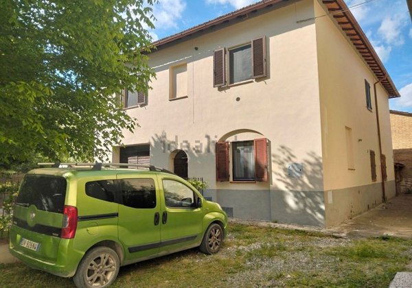 casa indipendente in vendita a Montalcino in zona Torrenieri
