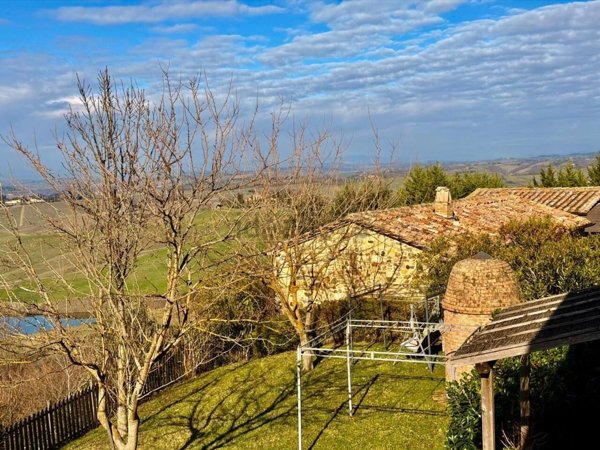 casa indipendente in vendita a Montalcino