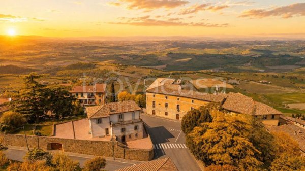 casa indipendente in vendita a Montalcino