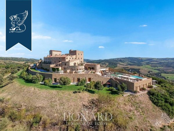 intera palazzina in vendita a Montalcino in zona Castelnuovo dell'Abate