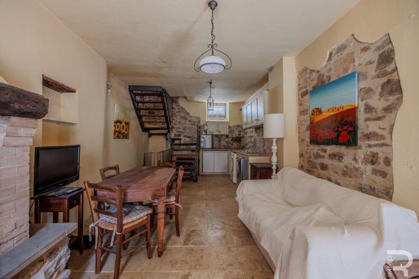 casa indipendente in vendita a Montalcino in zona Castelnuovo dell'Abate