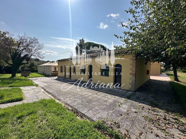 albergo in vendita a Montalcino