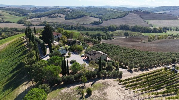 casale in vendita a Montalcino in zona San Giovanni d'Asso