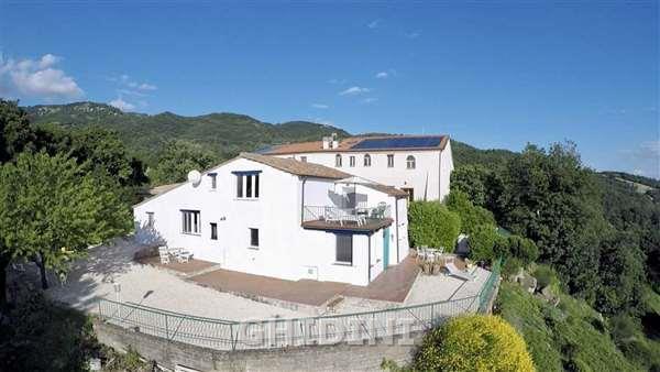negozio in vendita ad Arcidosso in zona Stribugliano
