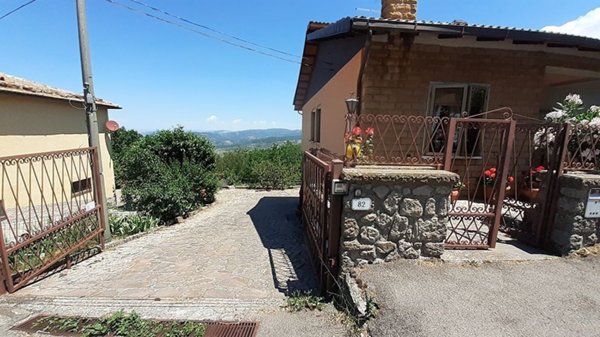 appartamento in vendita ad Arcidosso in zona Montelaterone