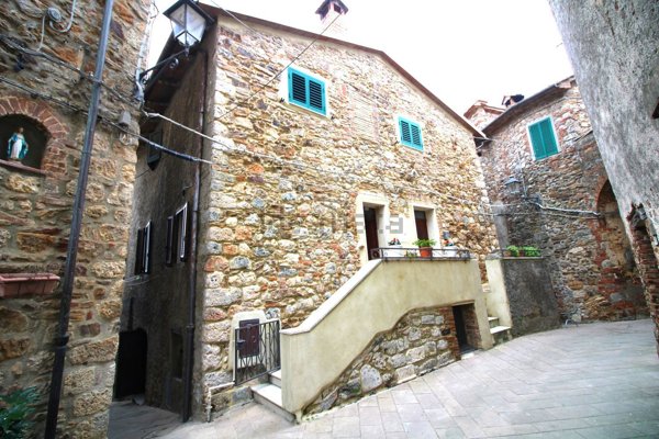 appartamento in vendita a Campagnatico in zona Montorsaio