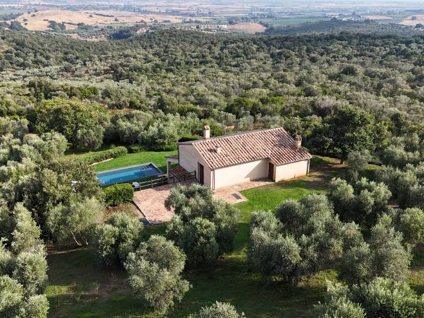 casa indipendente in vendita a Capalbio