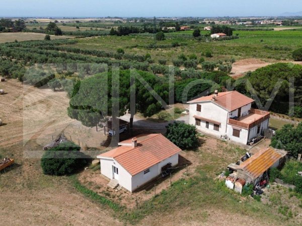 casa indipendente in vendita a Capalbio in zona Borgo Carige