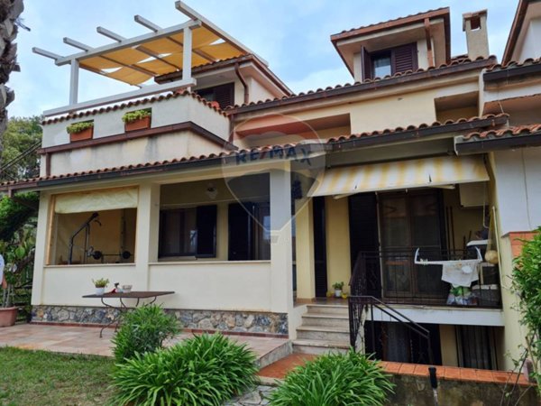 casa indipendente in vendita a Capalbio