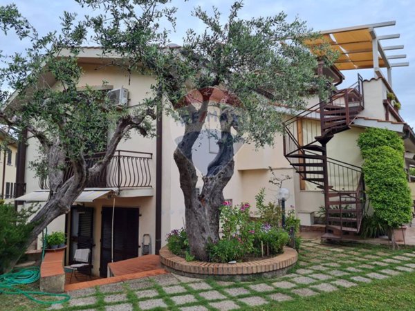casa indipendente in vendita a Capalbio