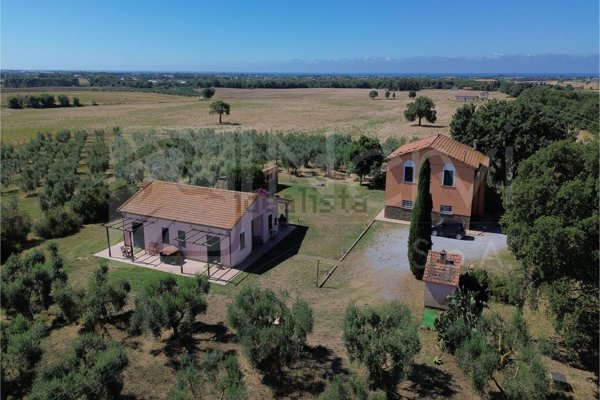 appartamento in vendita a Capalbio in zona Pescia Fiorentina