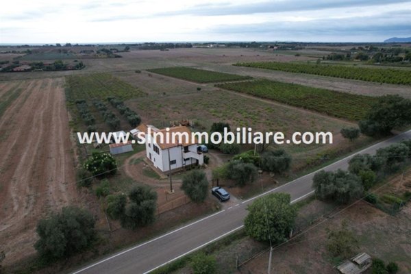 casa indipendente in vendita a Capalbio