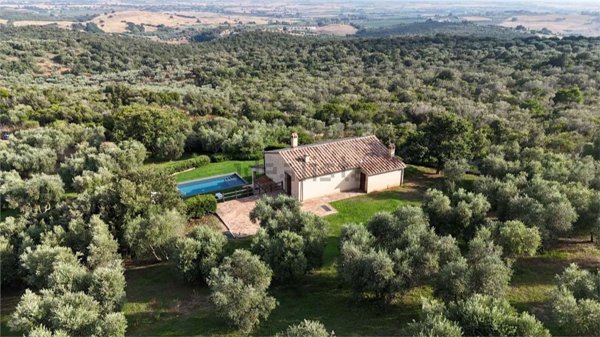 casa indipendente in vendita a Capalbio
