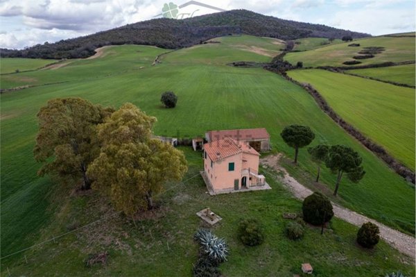 casa indipendente in vendita a Capalbio in zona Pescia Fiorentina