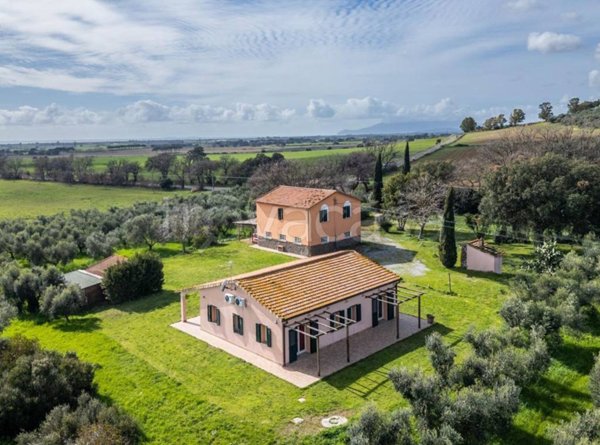 casa indipendente in vendita a Capalbio