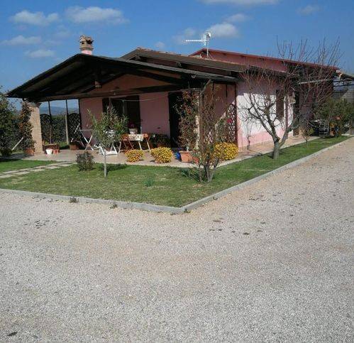 casa indipendente in vendita a Capalbio