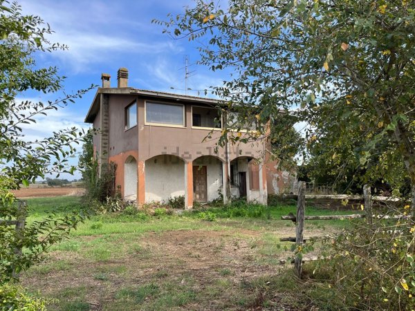 casa indipendente in vendita a Capalbio in zona Borgo Carige