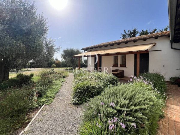 casa indipendente in vendita a Capalbio in zona Borgo Carige