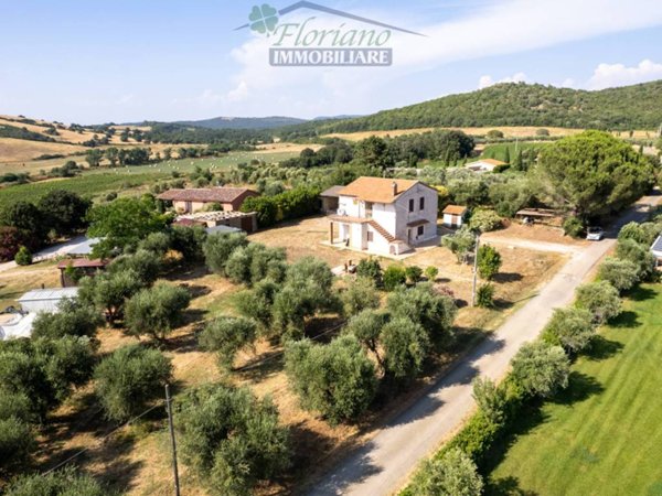 casa indipendente in vendita a Capalbio in zona Pescia Fiorentina