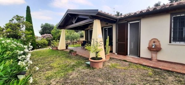 casa indipendente in vendita a Capalbio