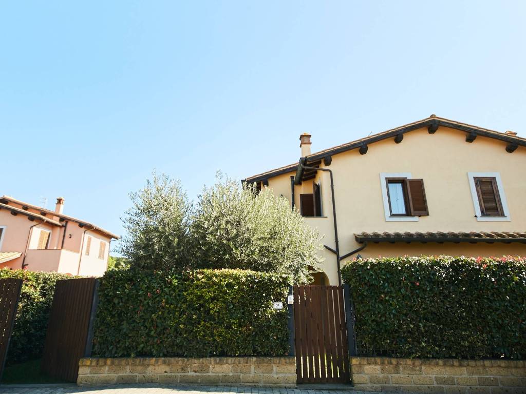 casa indipendente in vendita a Capalbio in zona Borgo Carige